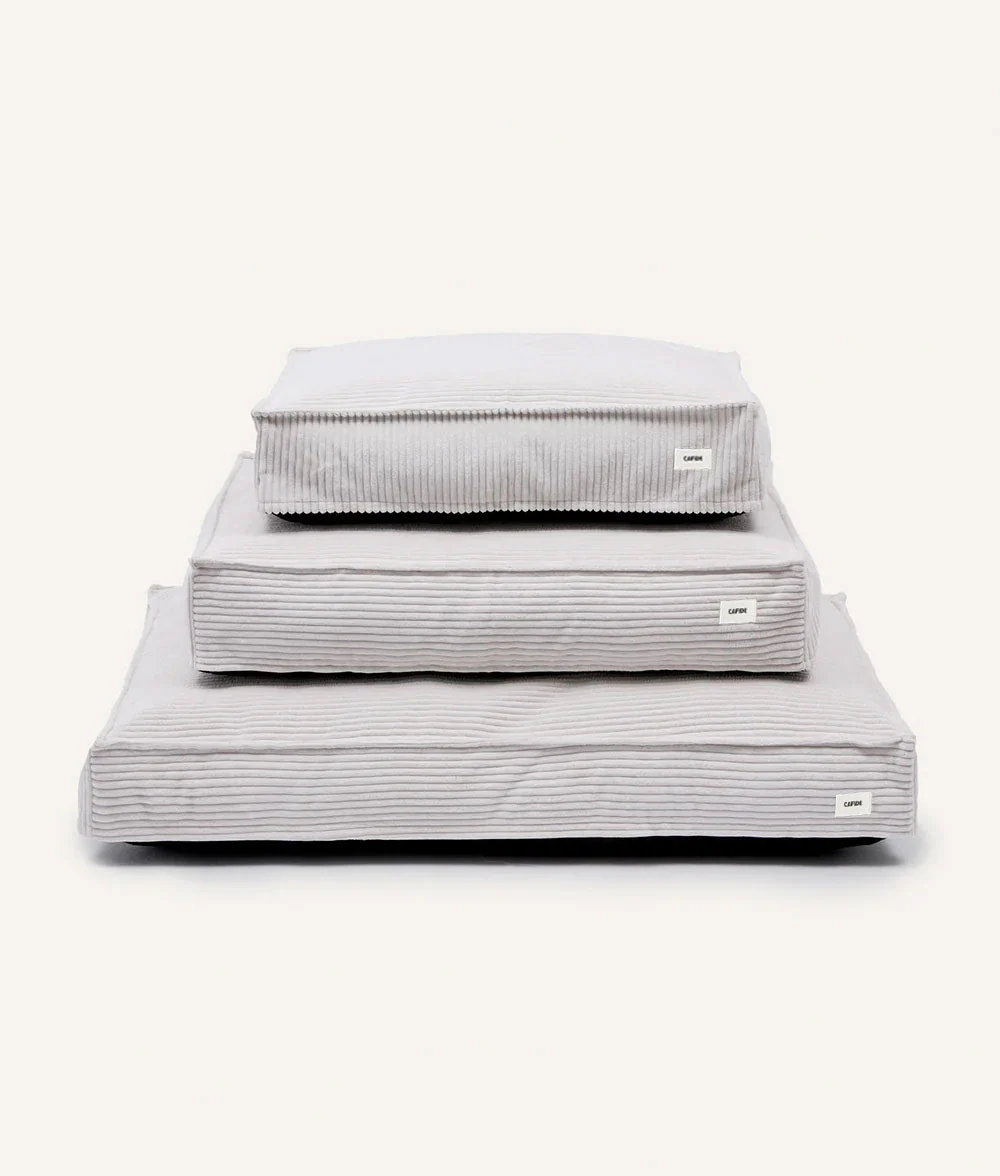 Cafide Cama De Material Reciclado Para Perro Con Tejido De Pana Blanco. Modelo Cuadra. - Image 2