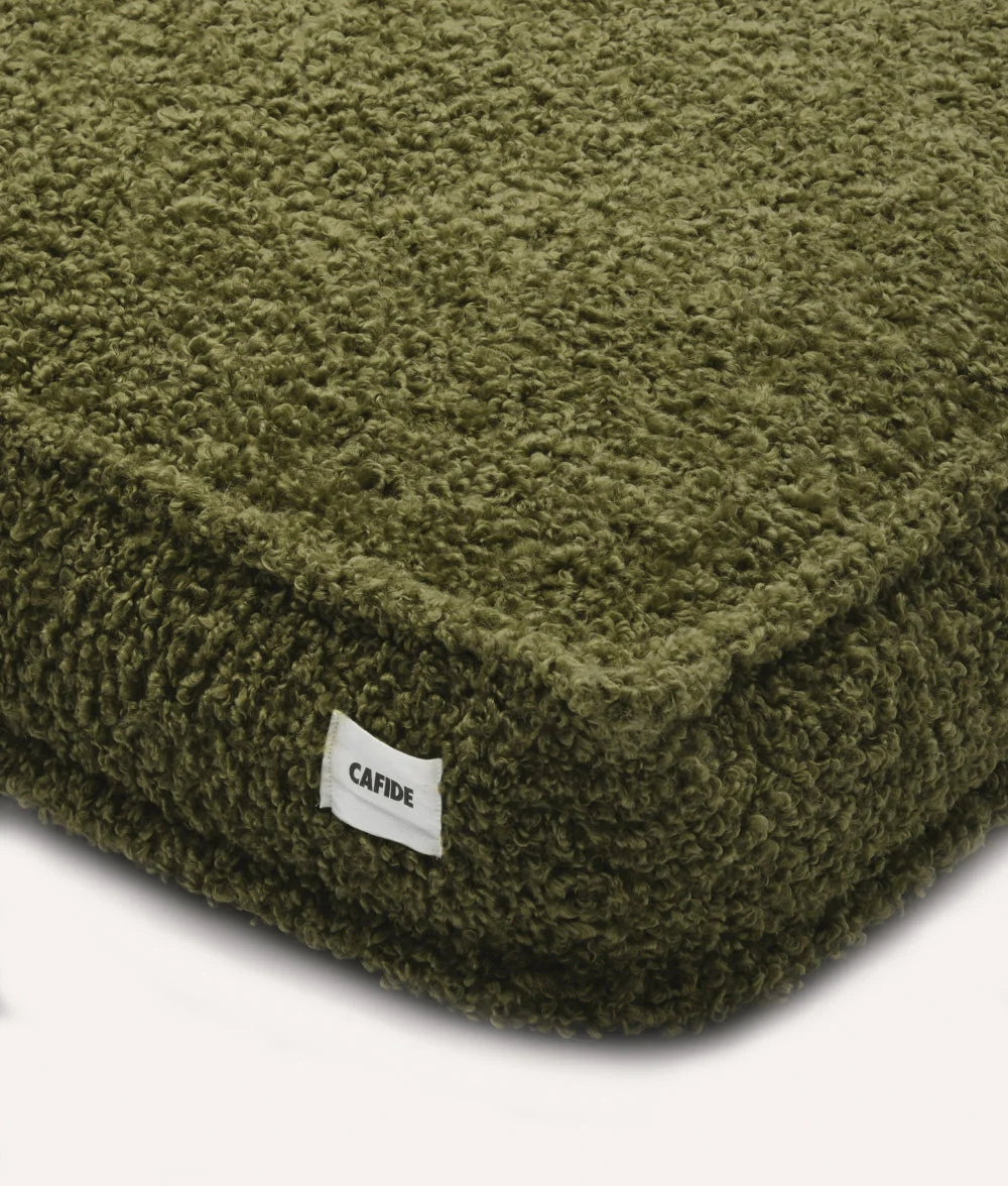Cafide Cama De Material Reciclado Para Perro Con Tejido Estilo Borreguito Verde. Modelo Cuadra. - Image 2