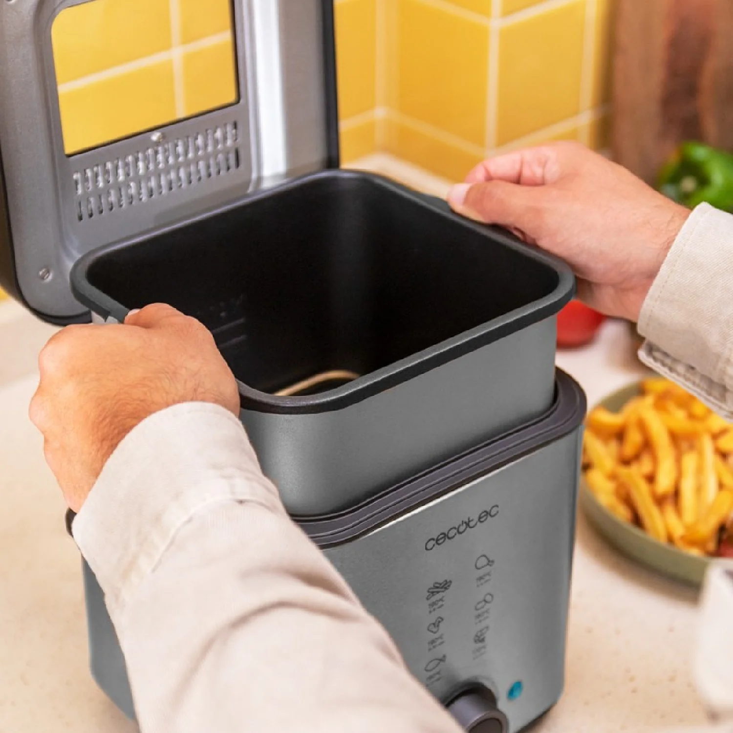 Freidora Eléctrica De Aceite Cleanfry Advance 1500 Inox. 900 W, Capacidad 1,5 L, Acero Inoxidable, Filtro Oilclean, Cubeta Extraible, Tapa Con Venta - Image 4
